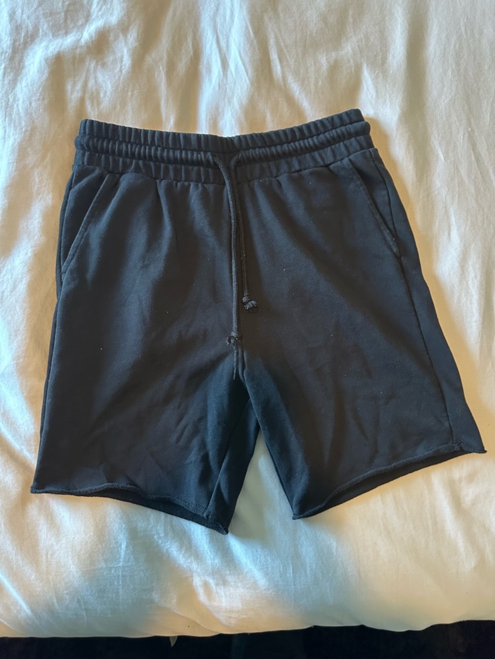 Mens H&M Regular-Fit Raw-Edge Hem French Terry Sweat Shorts - Black Size Medium
